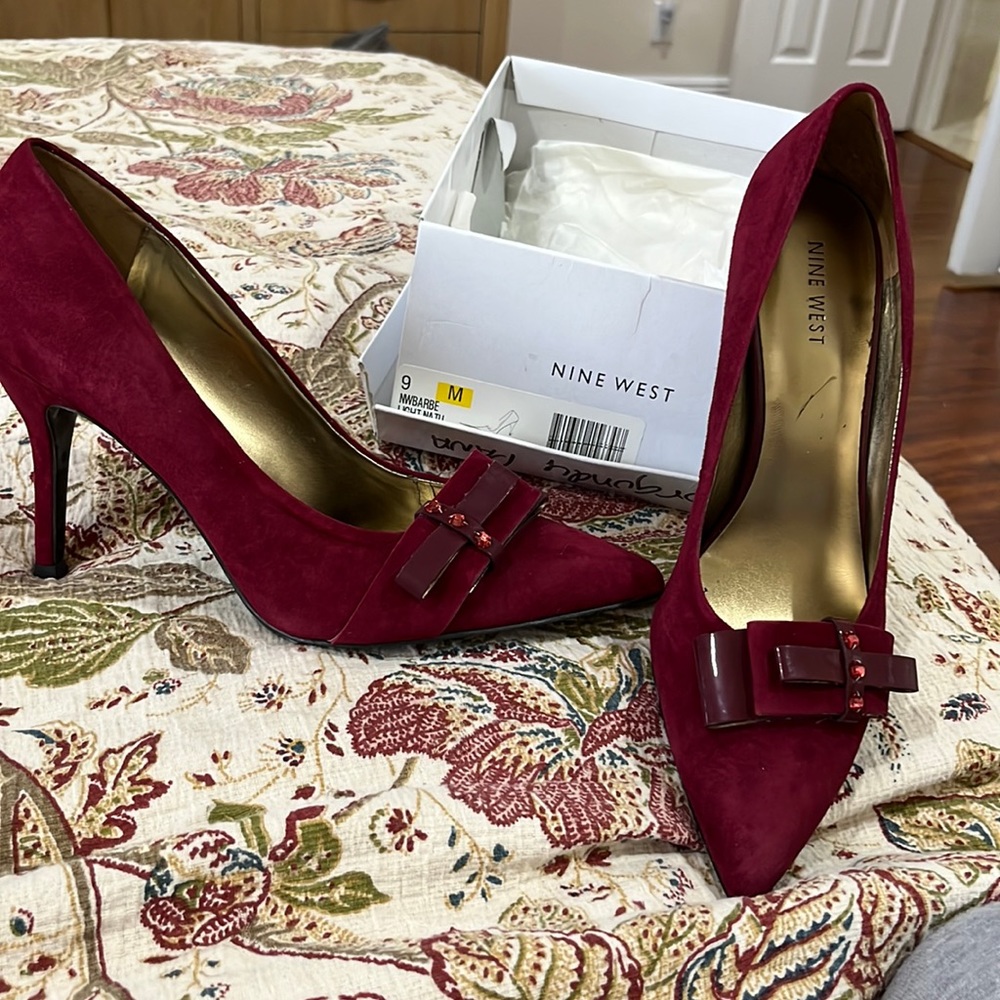 Nine West burgundy pumps